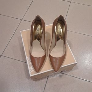 MICHAEL Michael Kors Toni Pump